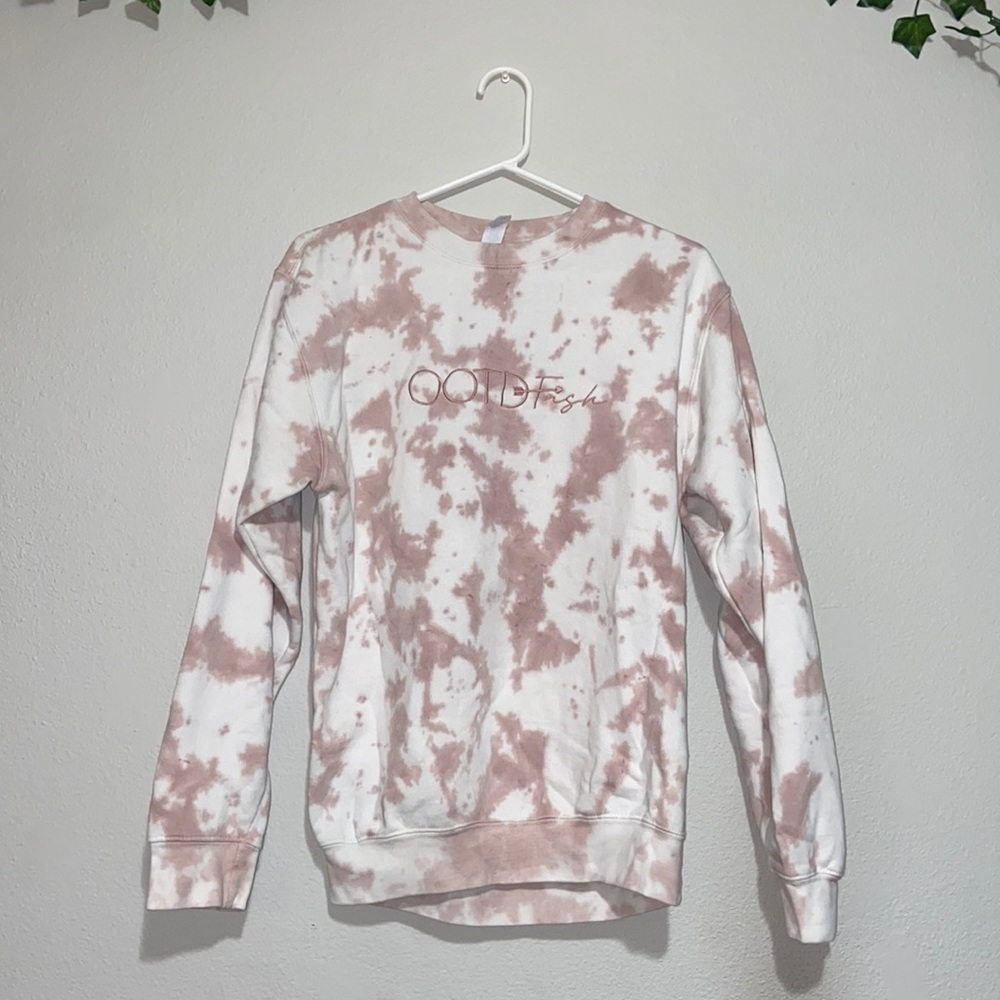 A matching sweatshirt and biker shorts set by OOTDfash.